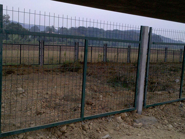 鐵路防護(hù)柵欄圖片2