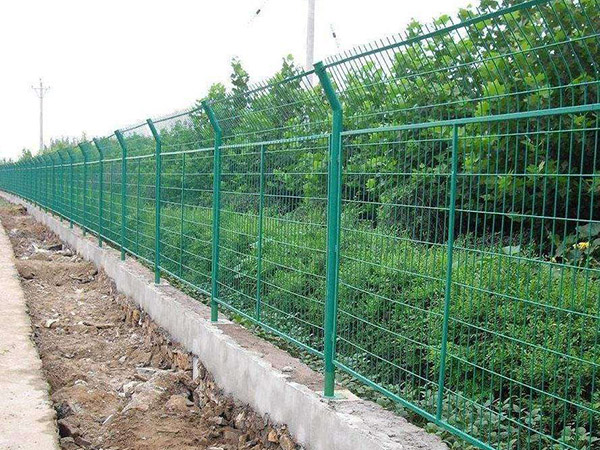 光伏電站圍欄網(wǎng)圖片3